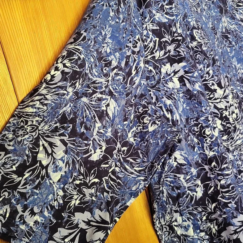 NWOT Catherines Blue Floral Tee - Picture 2 of 6